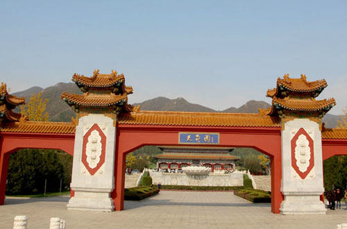 家在北京城里想要去天寿陵园要多少公里？怎么去？